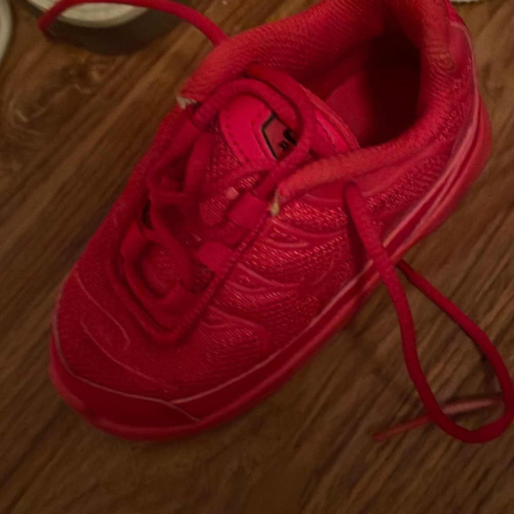 Red kid air maxes